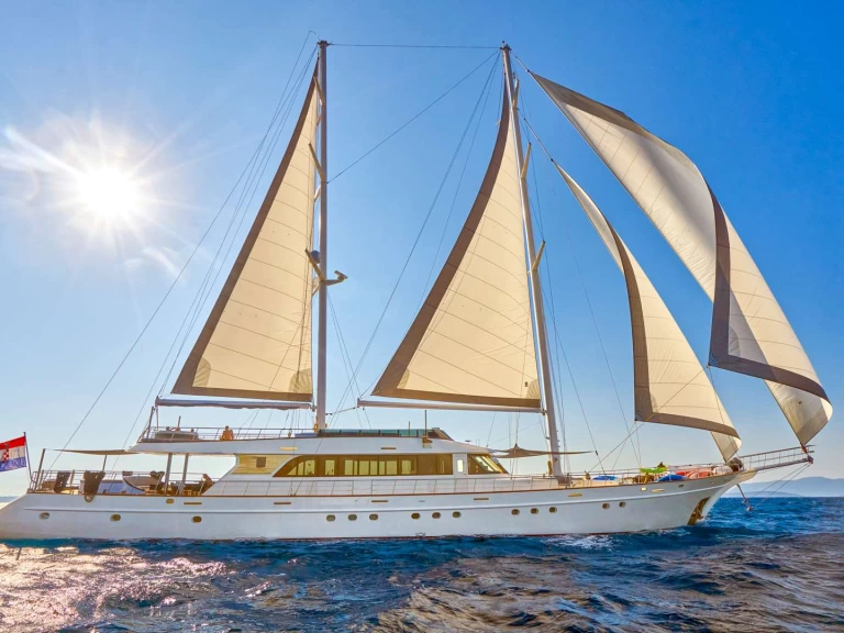 Wynajmij Luksusowy jacht z lub bez skippera  w Split