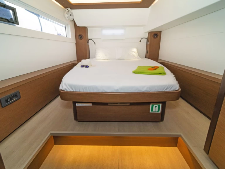 Wynajmij Katamaran z lub bez skippera Lagoon w Deme of Volos