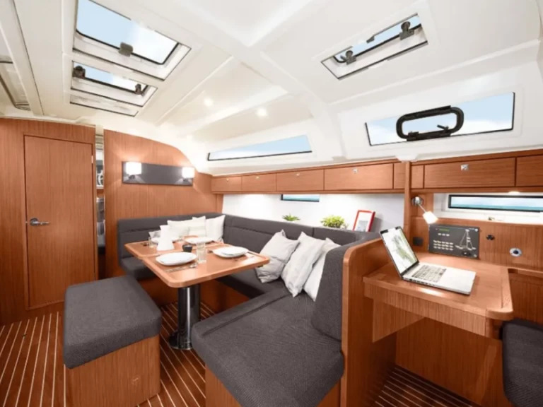 Wynajem Żaglowiec Bavaria z patentem 