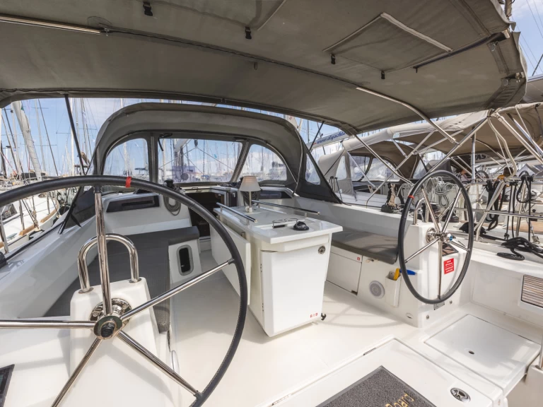 Bénéteau Oceanis 40.1 między profesjonalistami a osobami prywatnymi w Lefkáda