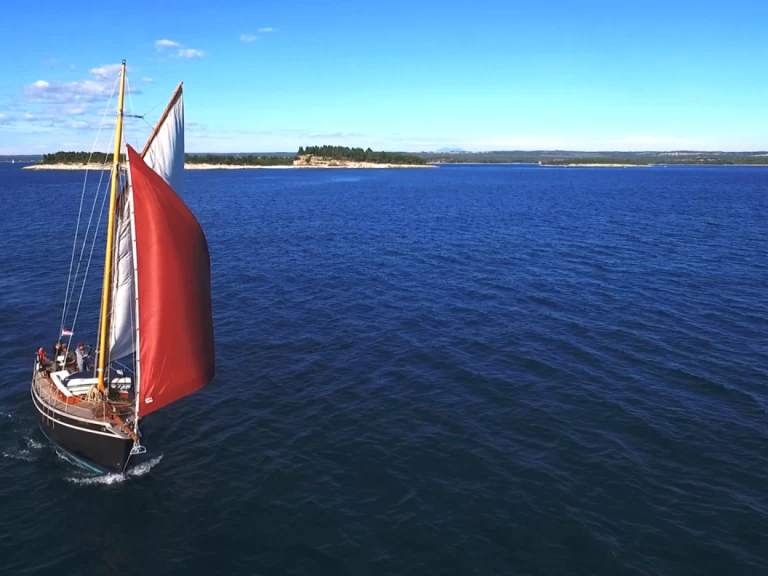 Wynajmij Unknown Pilot Cutter w Pula