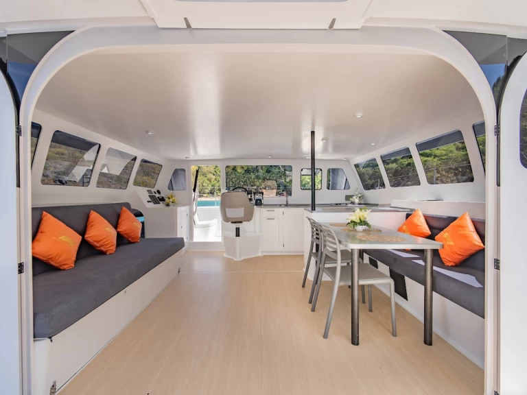 Stealth 420 F1 Power Catamaran między profesjonalistami a osobami prywatnymi w Phuket (City)