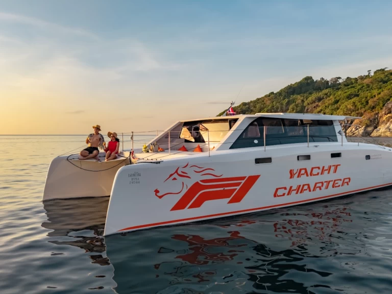 Wynajmij Stealth 420 F1 Power Catamaran w Phuket (City)