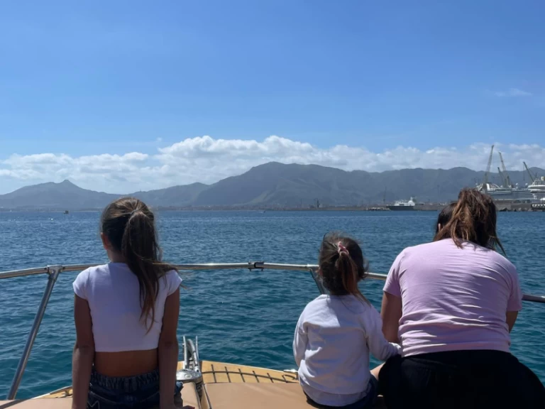 Chris Craft Catalina między profesjonalistami a osobami prywatnymi w Palermo