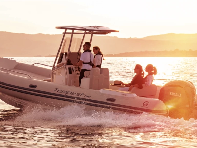 Wynajmij Łódż półsztywna z lub bez skippera Capelli w Lagos