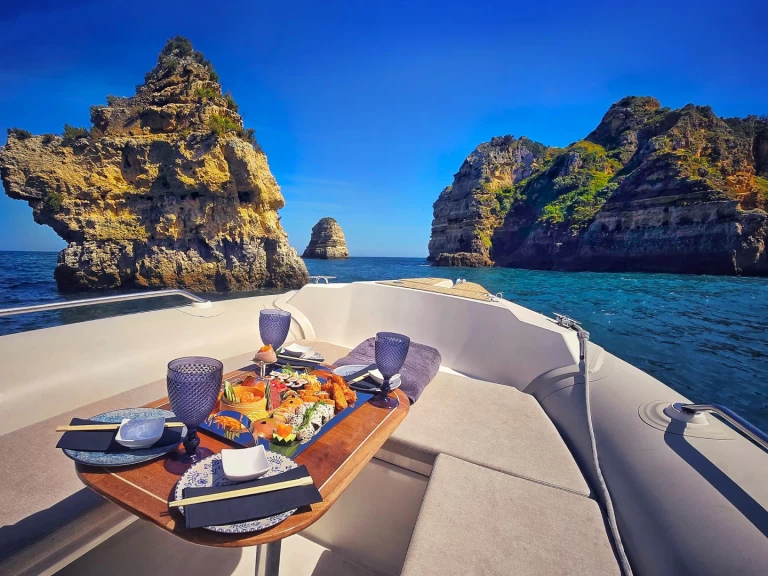 Wynajem Łódż półsztywna Capelli z patentem 