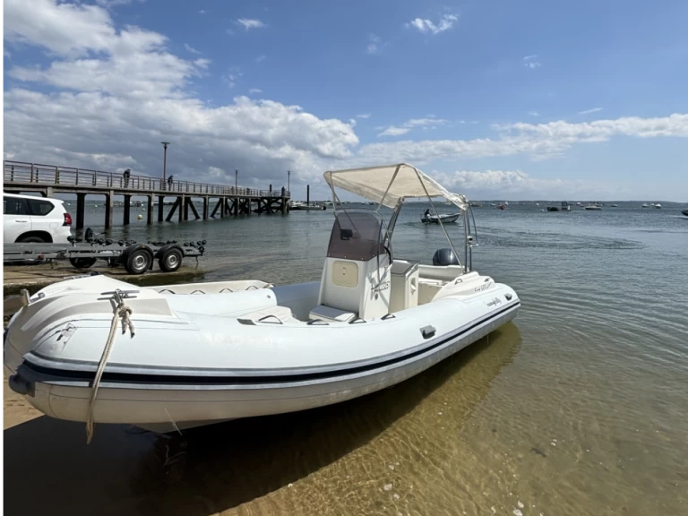 Łódż półsztywna do wynajmu w Lège-Cap-Ferret w najlepszej cenie