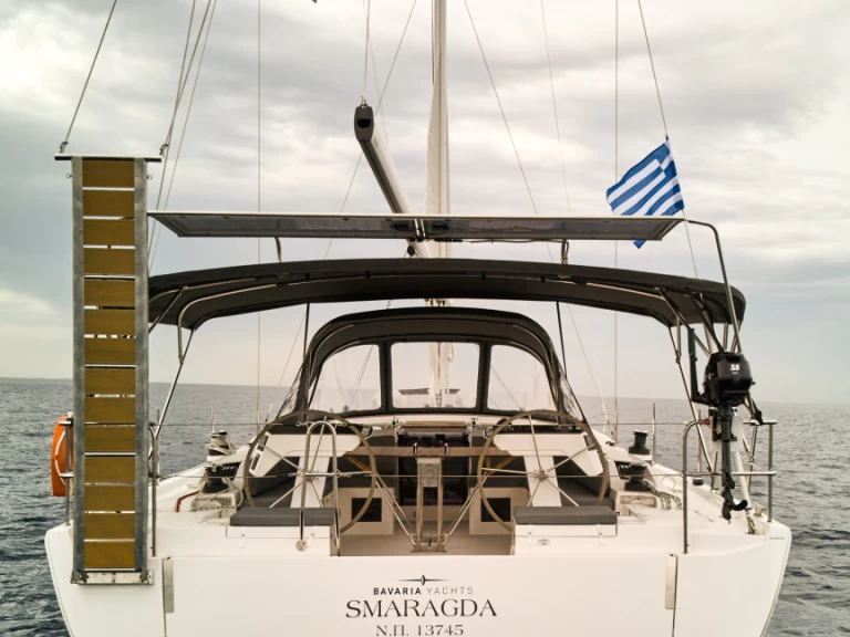 Bavaria Bavaria C46 między profesjonalistami a osobami prywatnymi w Alimos