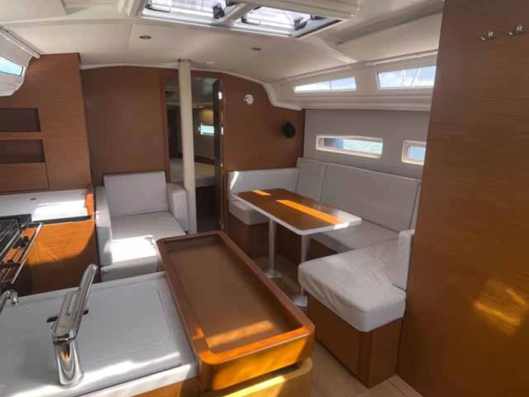 Żaglowiec do wynajmu w Golfo Aranci w najlepszej cenie