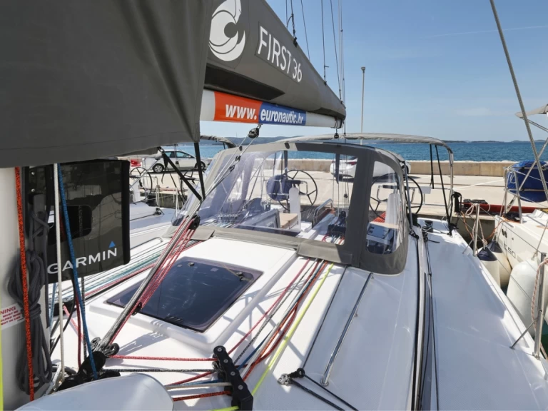 Bénéteau First 36 między profesjonalistami a osobami prywatnymi w Biograd na Moru