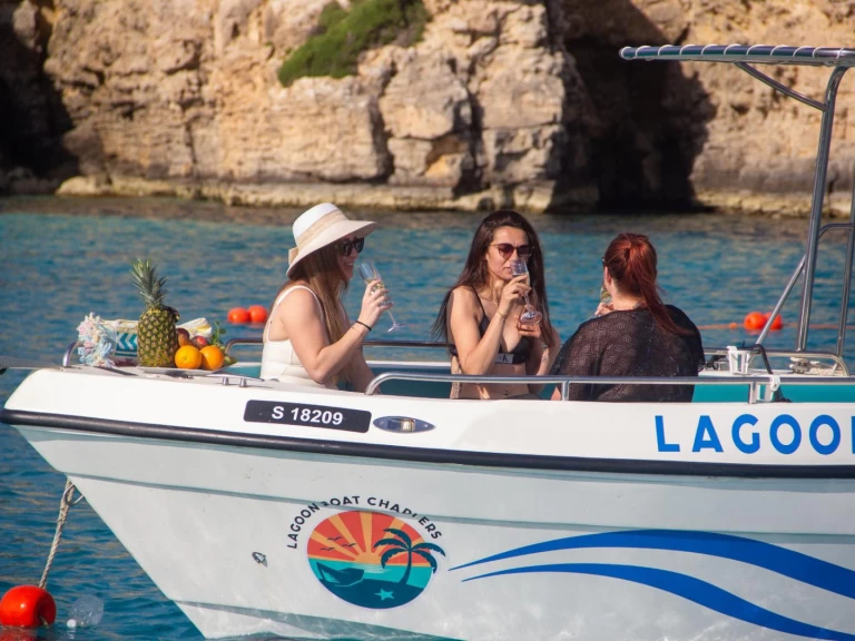 Wynajem Motorówka Buccaneer z patentem 