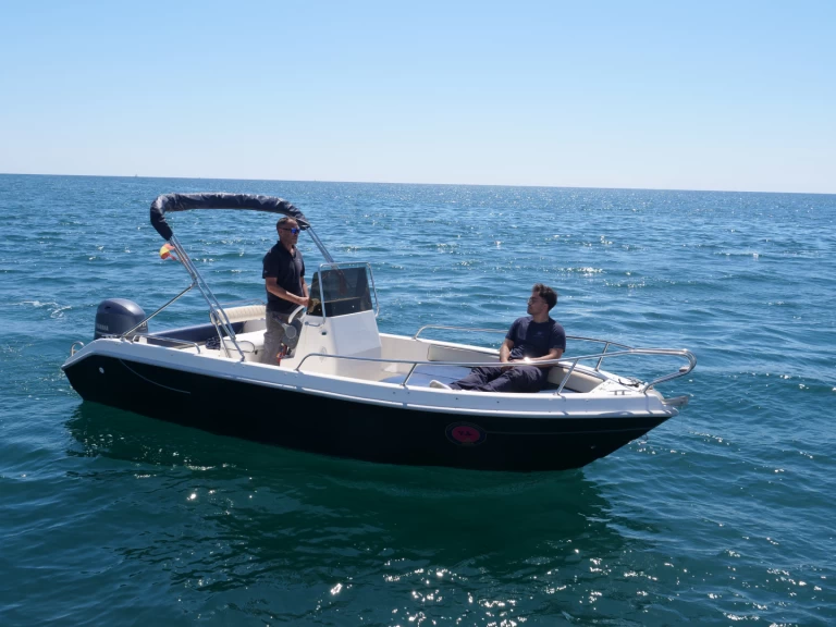 Wynajem łodzi Empuriabrava tanio Freeboard 18