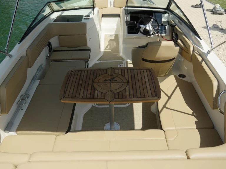 Motorówka do wynajmu w Aix-les-Bains w najlepszej cenie