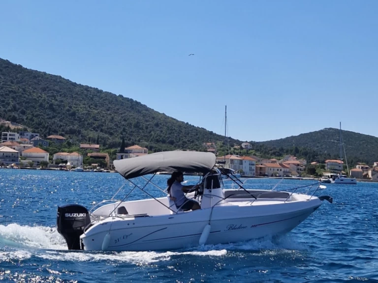 Wynajem Motorówka Bluline z patentem 