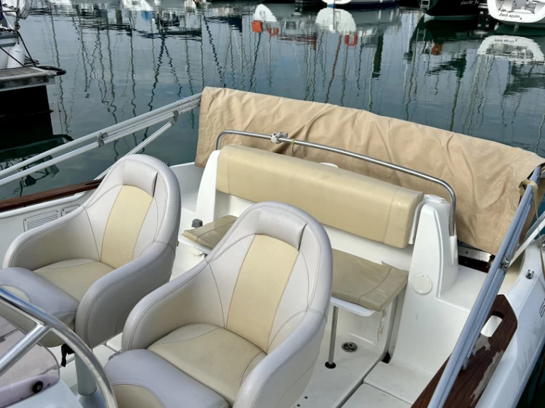 Wynajem Motorówka Bénéteau z patentem 