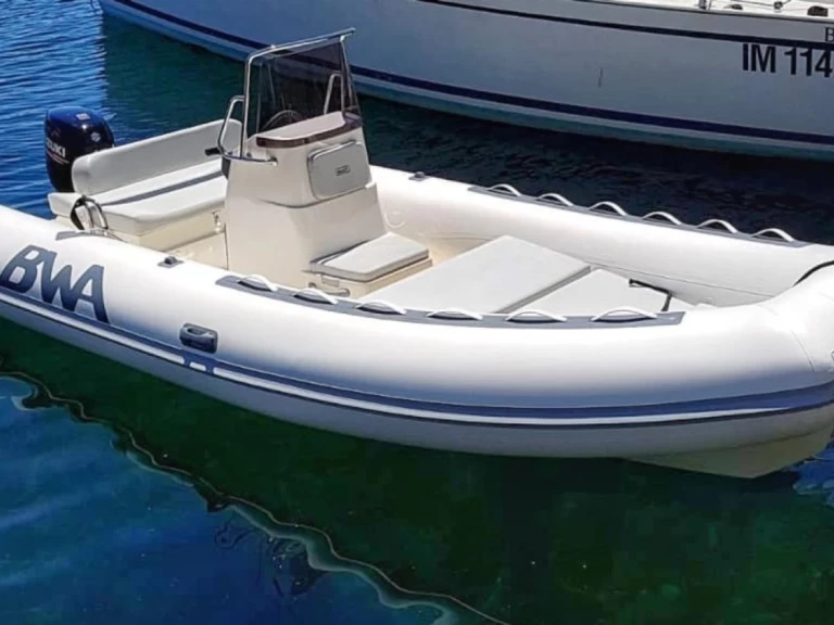 Wynajem Łódż półsztywna Bwa z patentem 