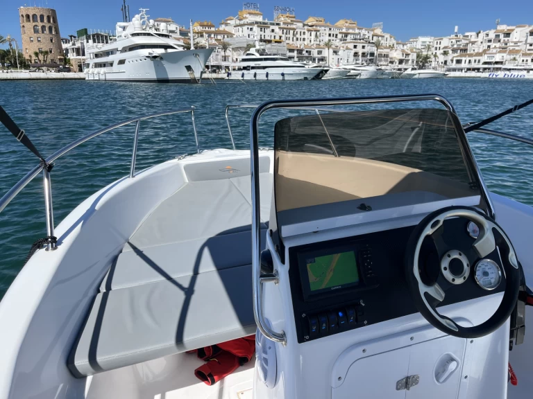 Wynajmij voraz 500 w Puerto Deportivo de Lujo en Marbella
