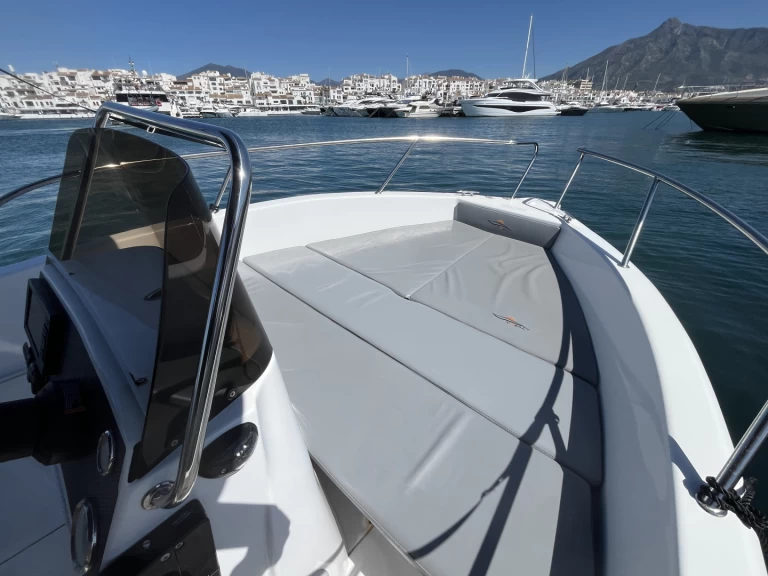 Wynajem Motorówka voraz z patentem 