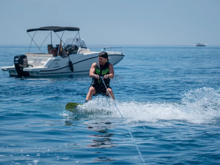 Wynajem Motorówka Quicksilver z patentem 