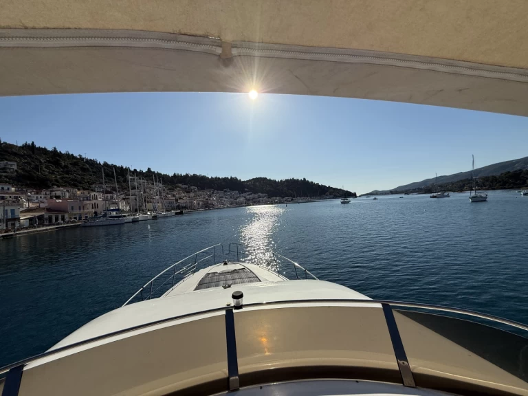 Wynajmij Princess Princess 60 Fly w Póros (City)