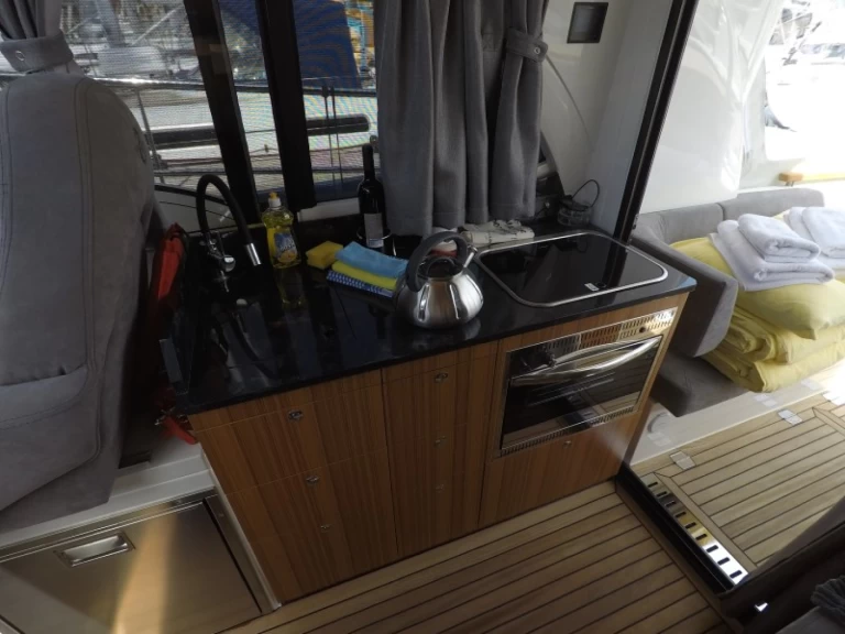 Wynajem łodzi Sibenik tanio Marex 330 SCA