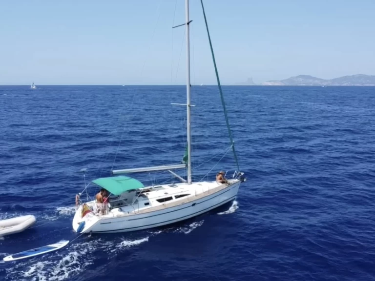 Wynajem Żaglowiec Jeanneau z patentem 