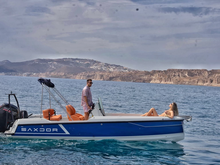 Wynajmij Motorówka z lub bez skippera Saxdor w Vlychada