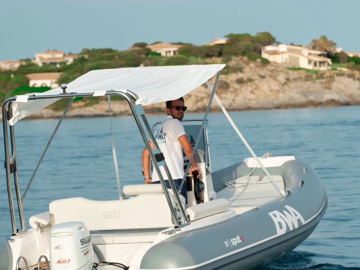 Wynajem Łódż półsztywna w Villasimius - Bwa Sport 19 GT