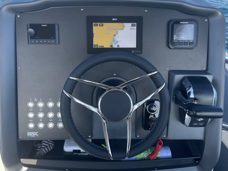 Bsc Elegance 78 między profesjonalistami a osobami prywatnymi w Santa Eularia des Riu