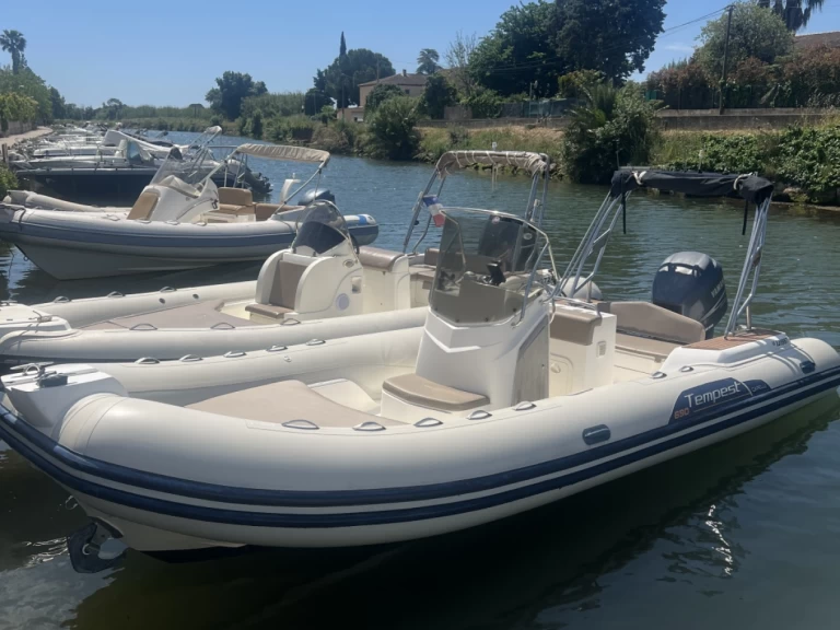 Capelli Capelli 690 między profesjonalistami a osobami prywatnymi w Hyeres