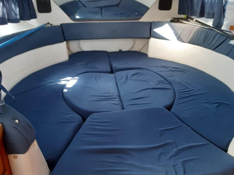 Sealine Ambassador 290 między profesjonalistami a osobami prywatnymi w Almería