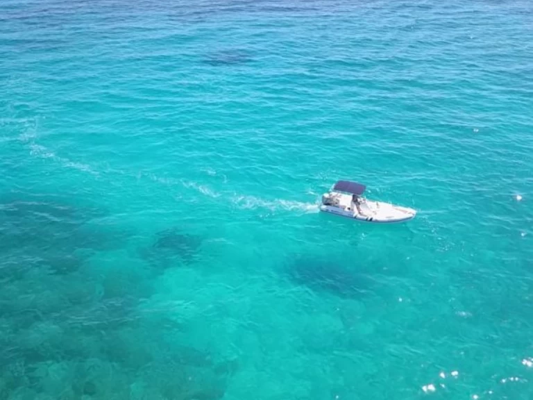 Wynajmij Łódż półsztywna z lub bez skippera Maestral w Hvar