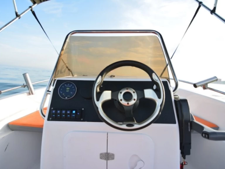 Wynajmij voraz 500 w Puerto Deportivo de Lujo en Marbella