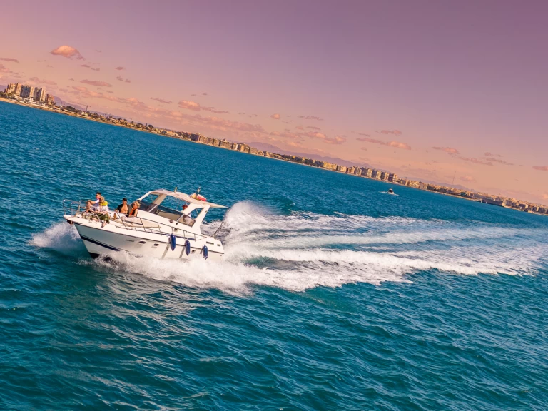 Wynajem Motorówka w Vilanova i la Geltrú - Guy Couach Guy Couach 1000 Fly