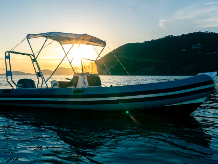 Wynajmij Łódż półsztywna z lub bez skippera Joker Boat w Bocca di Magra