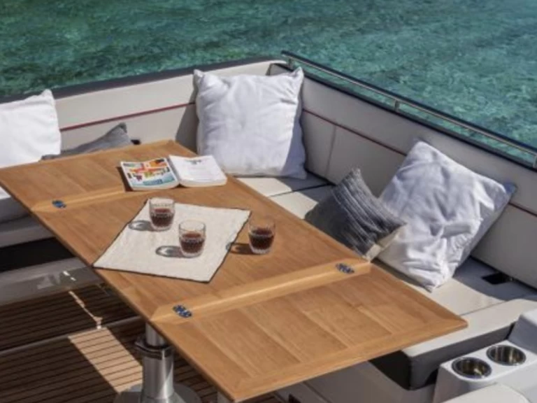 Motorówka do wynajmu w La Trinité-sur-Mer w najlepszej cenie