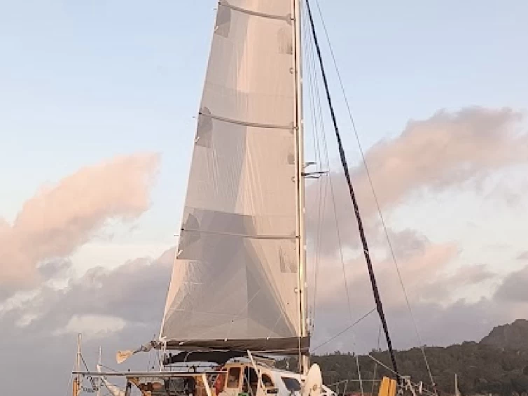 Wynajem Katamaran w Fare - Outremer Danson 40+2