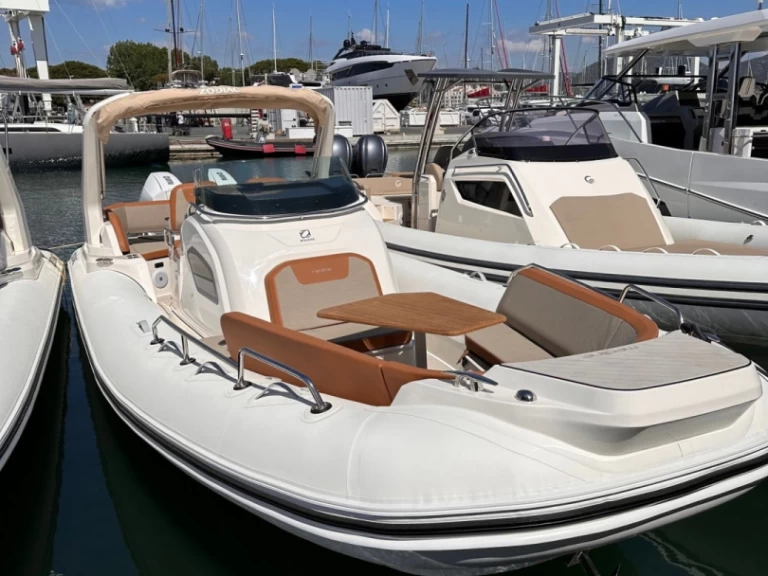 Wynajem łodzi Zodiac Medline 9 w Cogolin na SamBoat 