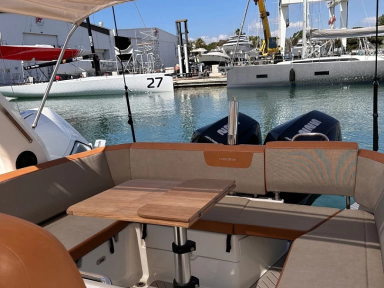 Zodiac Medline 9 między profesjonalistami a osobami prywatnymi w Cogolin