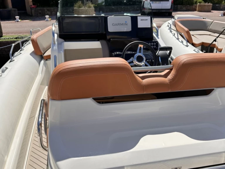 Zodiac Medline 9 między profesjonalistami a osobami prywatnymi w Cogolin