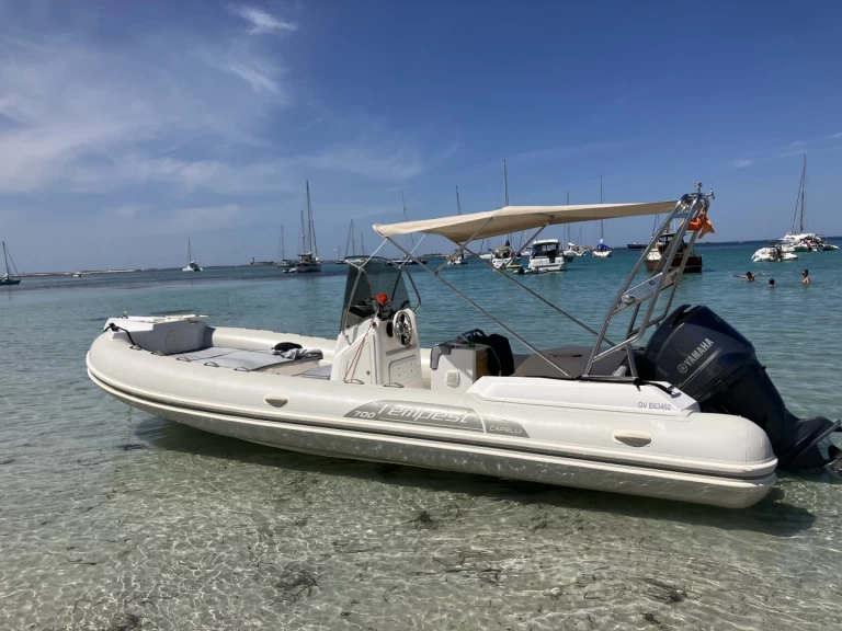 Wynajem Łódż półsztywna Capelli z patentem 