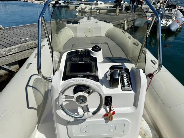 Wynajmij Capelli Tempest 700 Sun w Port de Sainte-Marine