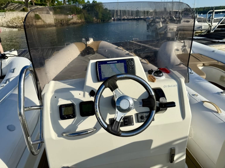 Wynajem w Port de Sainte-Marine- Zodiac Medline 740 na SamBoat