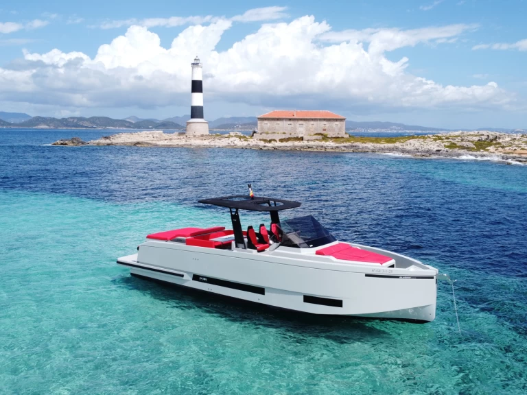 Motorówka do wynajmu w Marina Ibiza w najlepszej cenie