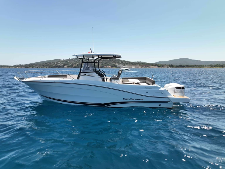 Jeanneau Cap Camarat 9.0 CC między profesjonalistami a osobami prywatnymi w Port des Marines de Cogolin