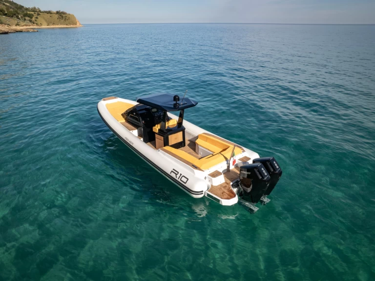 Renier R10 między profesjonalistami a osobami prywatnymi w Mahon