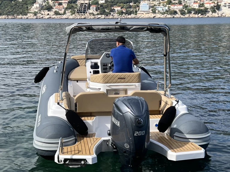 Wynajem Łódż półsztywna Salpa z patentem 