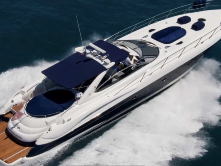 Sunseeker Predator 60 między profesjonalistami a osobami prywatnymi w El Rompido