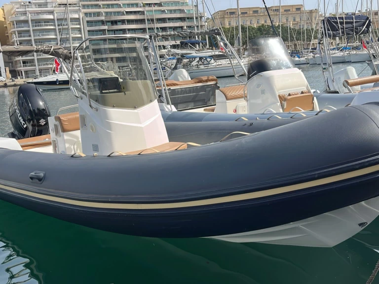 Wynajmij Łódż półsztywna z lub bez skippera Capelli w Pietà