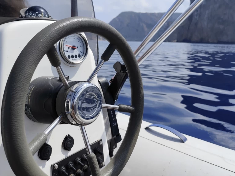 Wynajem Łódż półsztywna w Sant Antoni de Portmany - Capelli Tempest 500